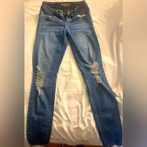 YMI size 3 skinny mid-rise jeans